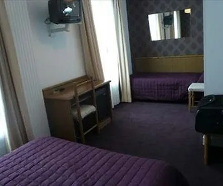 Abc Champerret ホテル ルヴァロワ＝ペレ